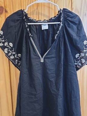 Old Navy Black Embroidered Peasant Tunic